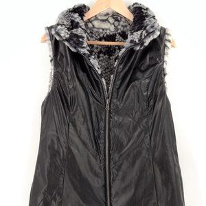 FUDA Black White Reversible Faux Fur Zip Vest M‎